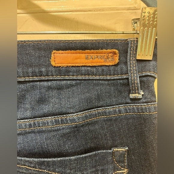 Express Mia Mid-Rise Boot Cut Jeans with frayed hem. Size 6R - Picture 3 of 11
